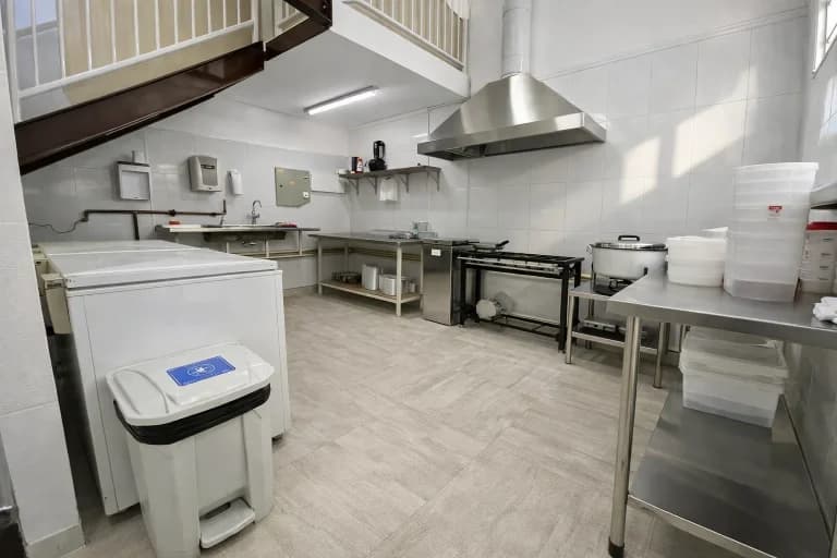 Franquia de Alimentação e Phygital em 2026: Dark Kitchen, Loja Física Enxuta e Como Escalar sem Aluguel Caro