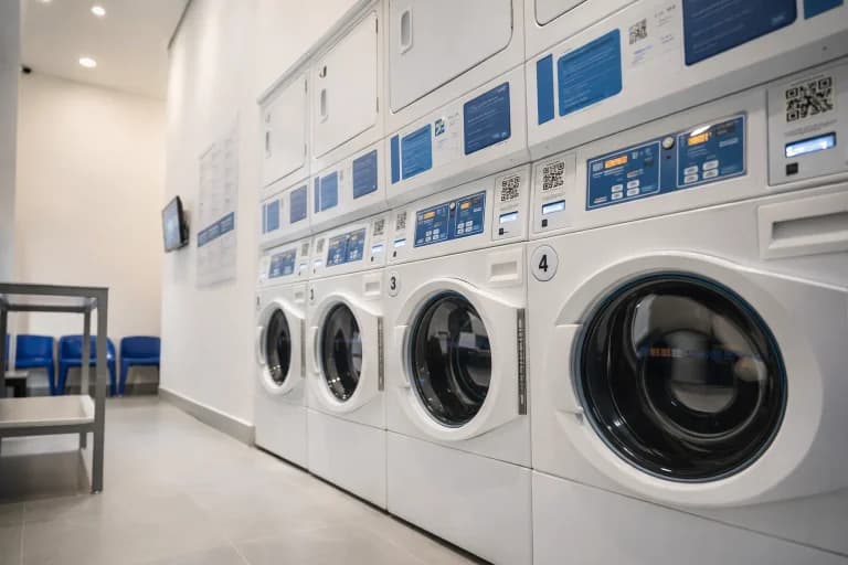 O guia definitivo das franquias de lavanderia 2026: renda recorrente, custos e gestão